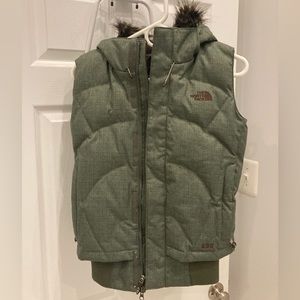The North Face Women’s Down Hooded Vest Green S